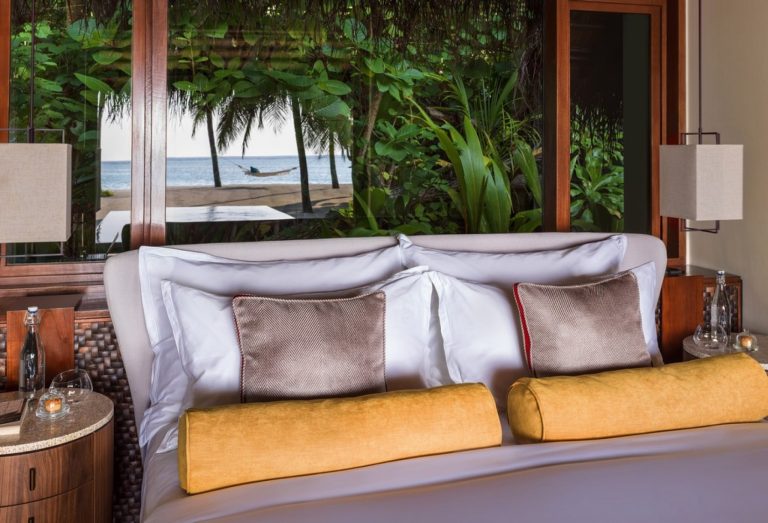w1900xh1900-beach-villa-with-pool-maldives-reethi-rah-resort-exceptional-villas-9